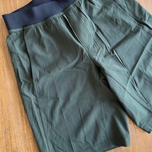 Lululemon men shorts size S green